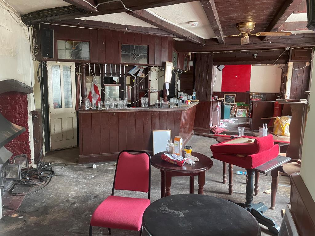 Lot: 21 - FORMER PUBLIC HOUSE WITH PLANNING APPROVAL -